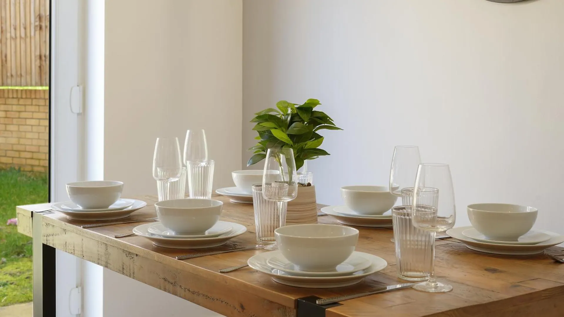 Mersey Way, Spacious 3 Bed Home, Close To Sheffield City Centre & Free Driveway Parking - Perfect For Workers, Groups & Families - Hosted By Stay Host Save בריטניה