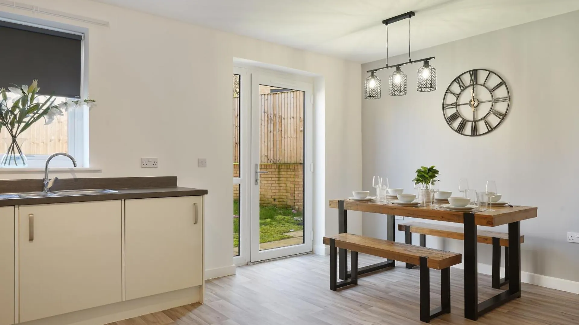 Mersey Way, Spacious 3 Bed Home, Close To Sheffield City Centre & Free Driveway Parking - Perfect For Workers, Groups & Families - Hosted By Stay Host Save דירה