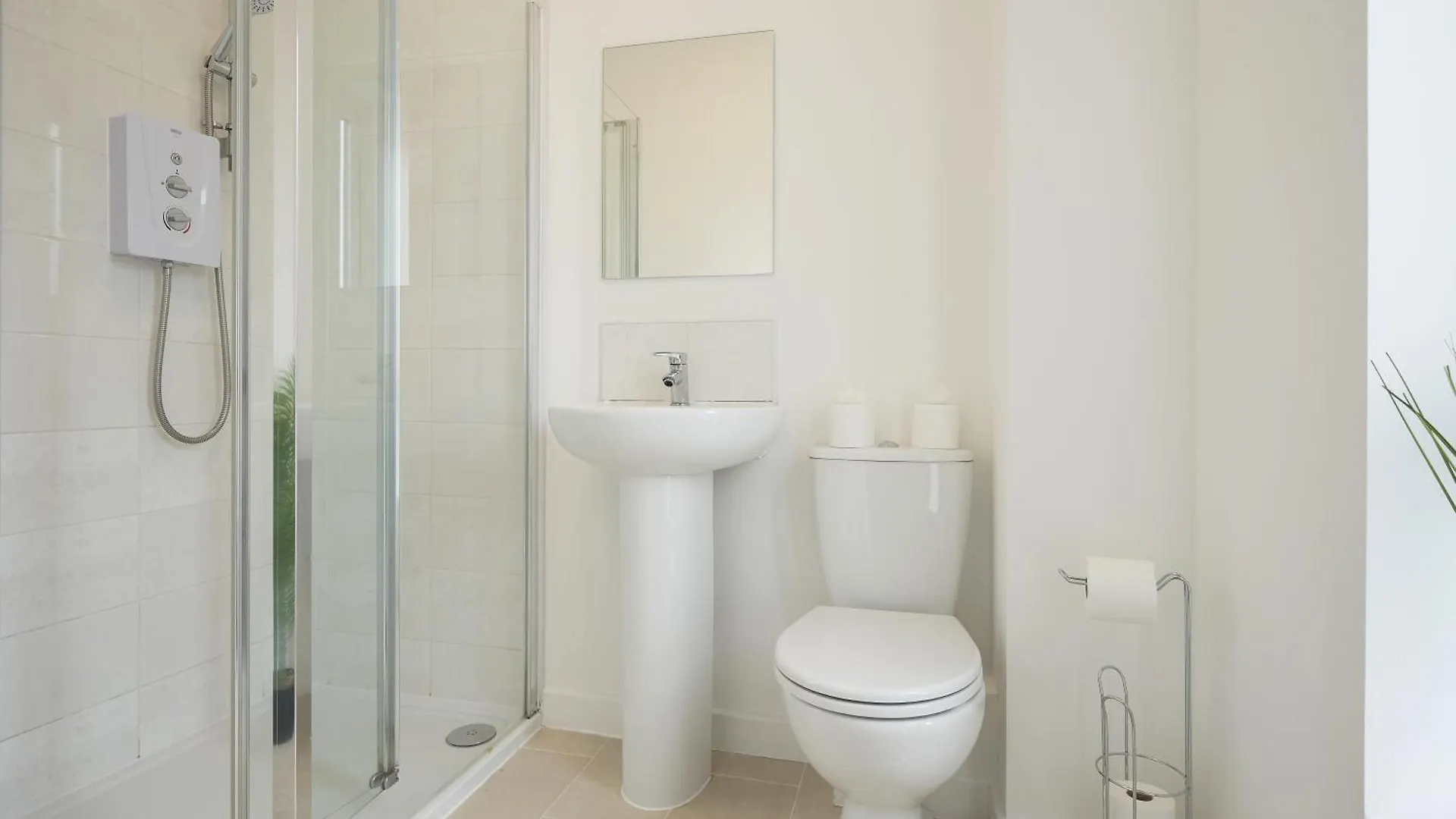 Mersey Way, Spacious 3 Bed Home, Close To Sheffield City Centre & Free Driveway Parking - Perfect For Workers, Groups & Families - Hosted By Stay Host Save