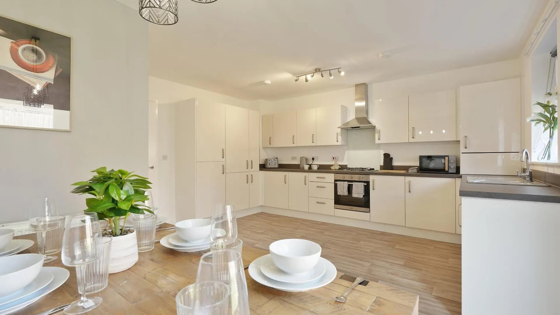 Mersey Way, Spacious 3 Bed Home, Close To Sheffield City Centre & Free Driveway Parking - Perfect For Workers, Groups & Families - Hosted By Stay Host Save דירה