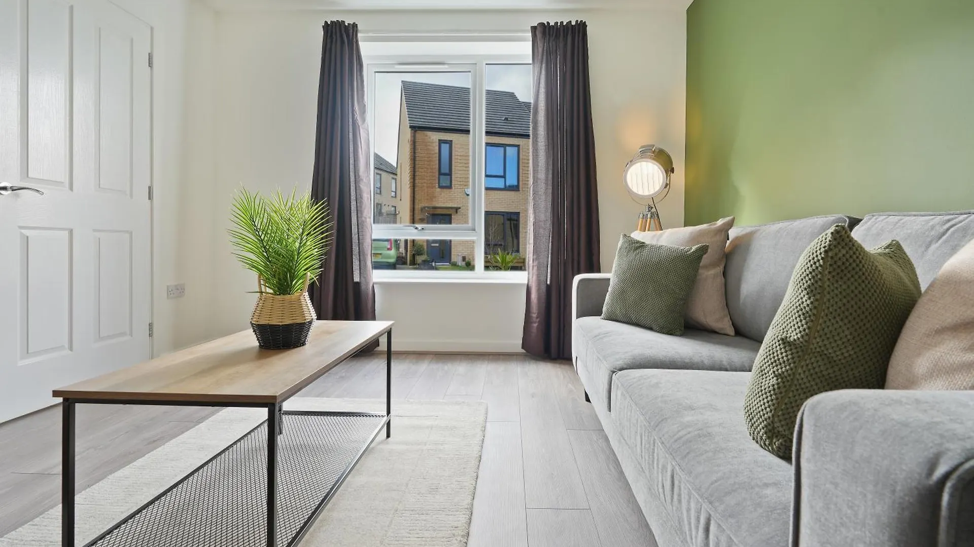Mersey Way, Spacious 3 Bed Home, Close To Sheffield City Centre & Free Driveway Parking - Perfect For Workers, Groups & Families - Hosted By Stay Host Save דירה