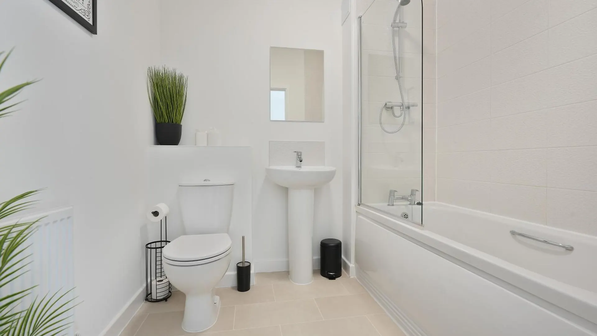 Mersey Way, Spacious 3 Bed Home, Close To Sheffield City Centre & Free Driveway Parking - Perfect For Workers, Groups & Families - Hosted By Stay Host Save 0*,  בריטניה