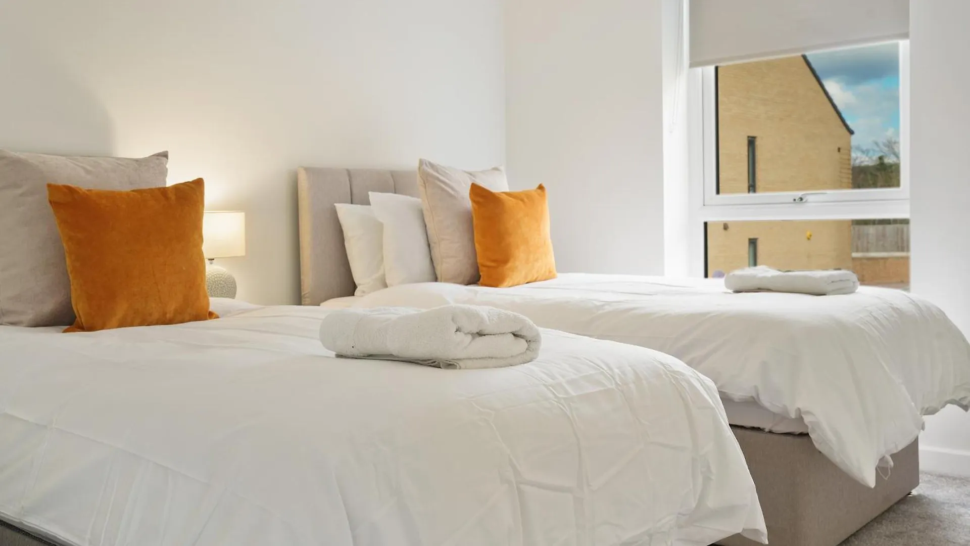 Mersey Way, Spacious 3 Bed Home, Close To Sheffield City Centre & Free Driveway Parking - Perfect For Workers, Groups & Families - Hosted By Stay Host Save דירה