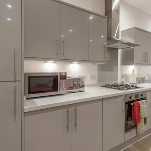 https://haymarket-spacious-3-bedroom-street-level.edinburghhotelsuk.org